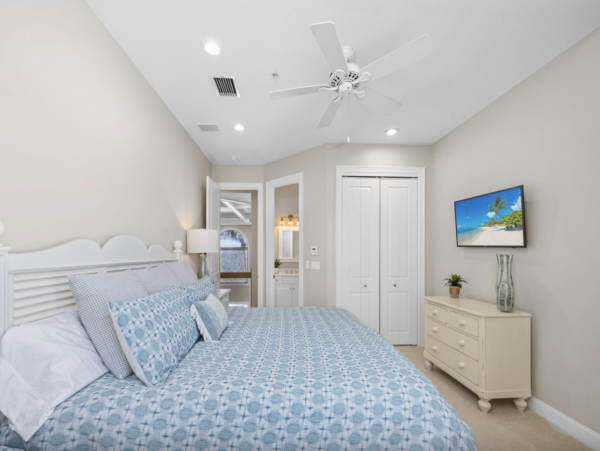 Bay to Gulf  Luxury Five Bedroom Vacation Home with Pool